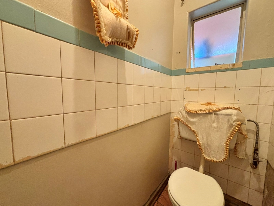 6 Bedroom Property for Sale in Songloed North West